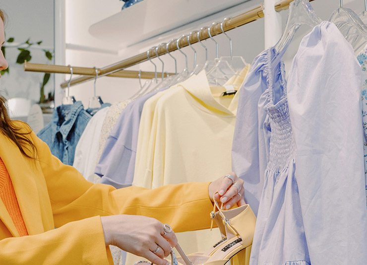 Fast fashion και βιωσιμότητα: Ποια είναι η στάση των Ελλήνων;