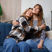 Η σημασία του να έχουμε έναν «φίλο του καναπέ»! Μπερδευτήκατε; Θα εξηγηθούμε…