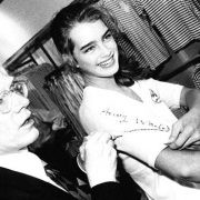 Ο Andy Warhol και η Brooke Shields στη μπουτίκ Fiorucci της Νέας Υόρκης