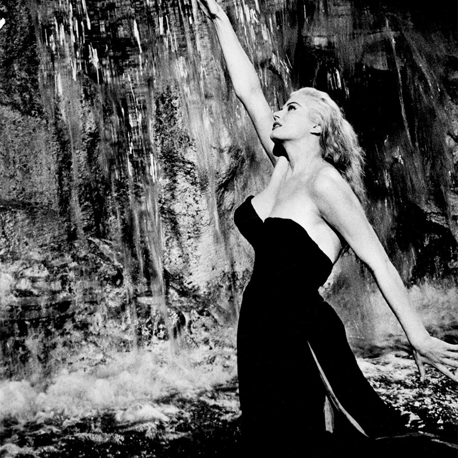 Αννίτα Έκπμεργκ την ταινία «La Dolce Vita» PHOTO WIKIPEDIA
