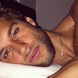 Selfie, τη στιγμή που ξυπνά... Είναι περίεργο ότι έχει 200.000 οπαδούς στο Instagram;
