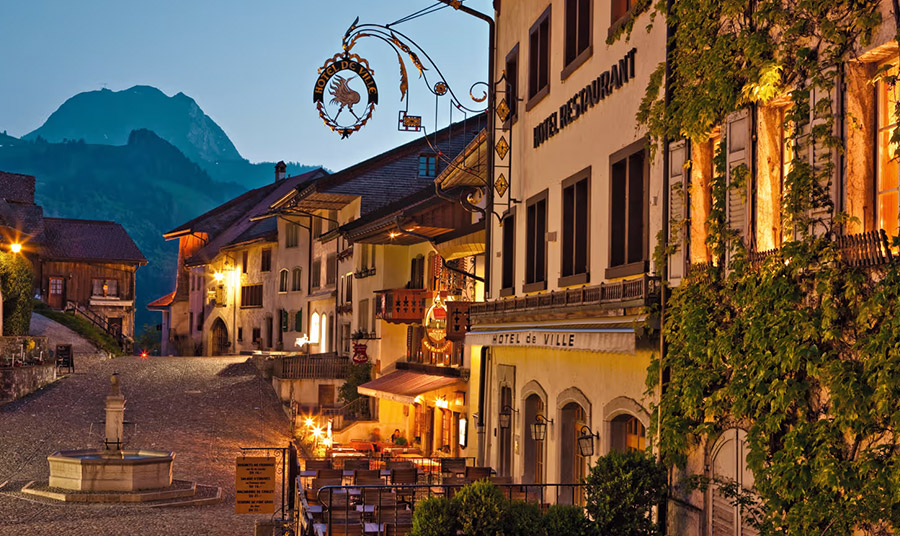 Στα γραφικά σοκάκια του Gruyeres PHOTO www.myswitzerland.com