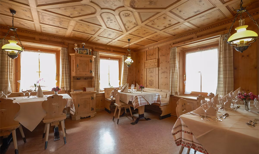 Απολαύστε ντόπιες σπεσιαλιτέ σε ένα από τα παραδοσιακά πανδοχεία και ταβέρνες PHOTO www.myswitzerland.com