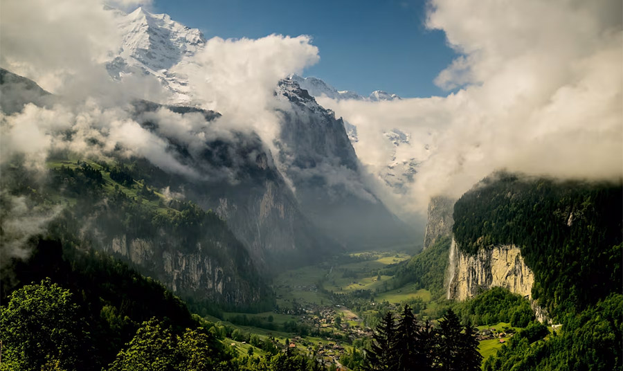 Θέα στην κοιλάδα Lauterbrunnen PHOTO  www.myswitzerland.com