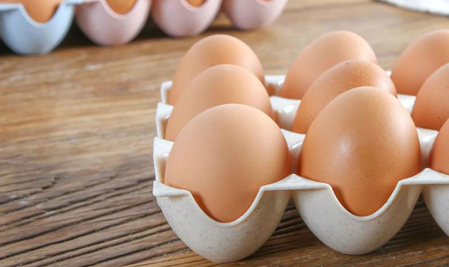 Τα σφιχτά βρασμένα αβγά διατηρούνται κλεισμένα σε αεροστεγές δοχείο στο ψυγείο μέχρι μία εβδομάδα μετά το μαγείρεμα.