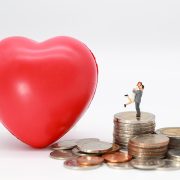 Νέα έρευνα: Περισσότεροι παντρεύονται για τον έρωτα ή για το χρήμα;