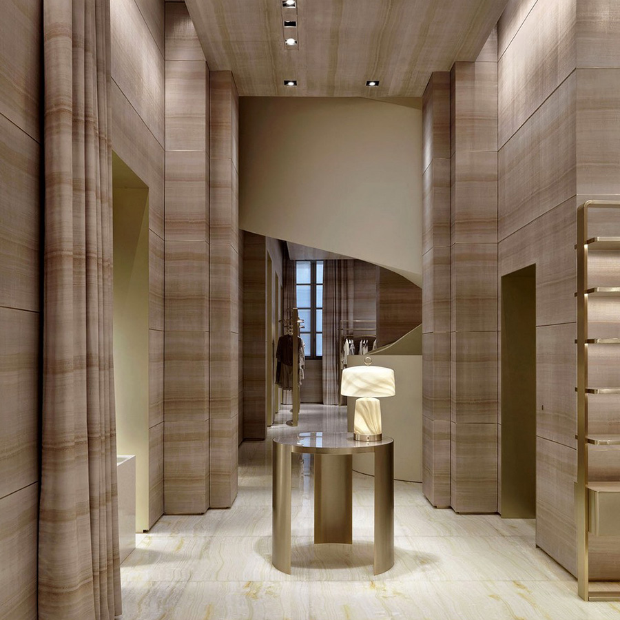 Giorgio Armani store στη Via-Montenapoleone στο Μιλάνο