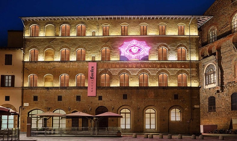 To υπέροχο κτίριο Palazzo della Mercanzia που στεγάζει τον νέο πολυχώρο βρίσκεται ανάμεσα στην Piazza della Signoria και την Piazza di San Firenze