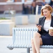 Mήπως τα social media μας καταπιέζουν;