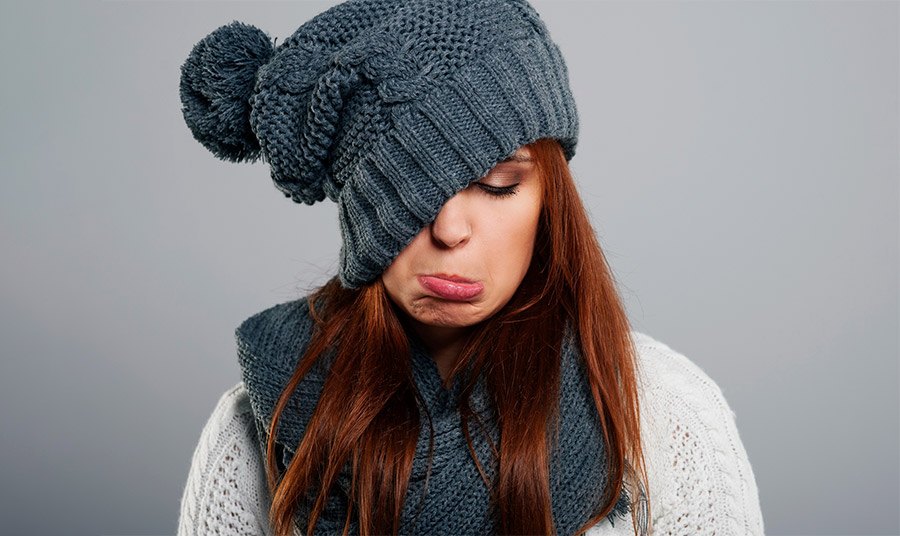 Ο λόγος που οι γυναίκες νιώθουν πιο λυπημένες από τους άνδρες τον χειμώνα