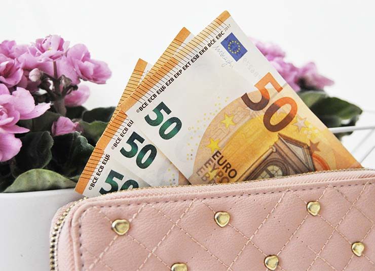 Οι 5 οικονομικές συνήθειες των γυναικών που έχουν πάντα επιπλέον χρήματα!