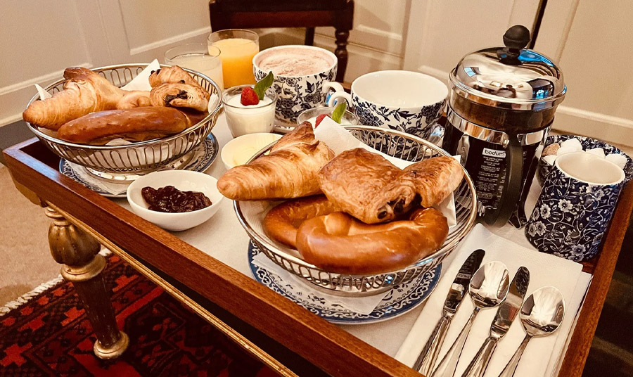 Δεν υπάρχει εστιατόριο στις εγκαταστάσεις του Hazlitt’s, πράγμα που σημαίνει ότι όλο το πρωινό είναι πρωινό στο… κρεβάτι