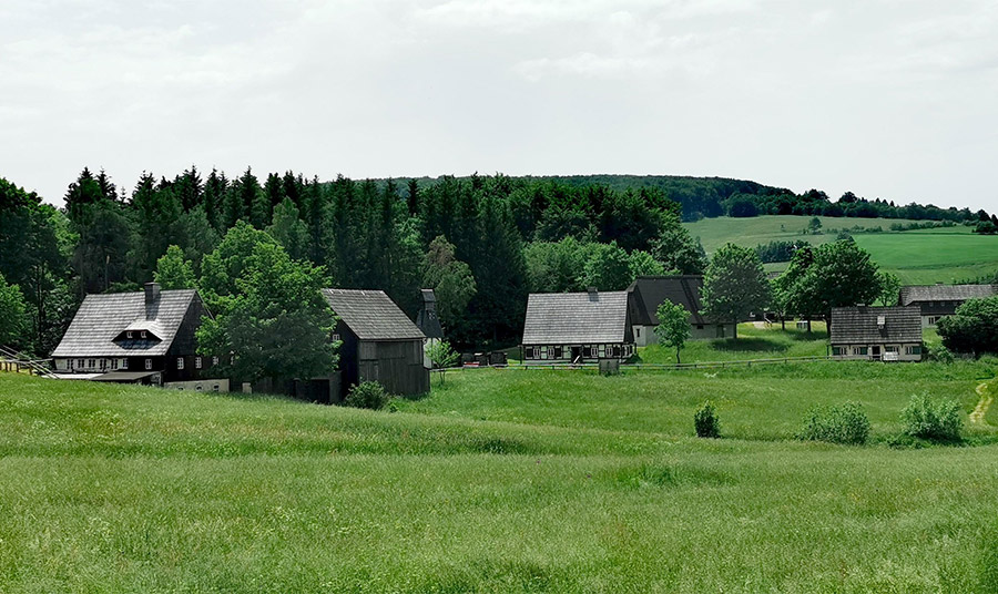 Το Υπαίθριο Μουσείο, ένα συγκρότημα από ιστορικά σπίτια και εργαστήρια του 19ου αιώνα που δείχνουν πώς ζούσαν και εργάζονταν οι κάτοικοι παλαιότερα PHOTO PIXABAY