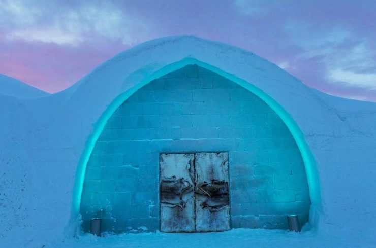 Η παγωμένη είσοδος του φετινού 25ου Icehotel