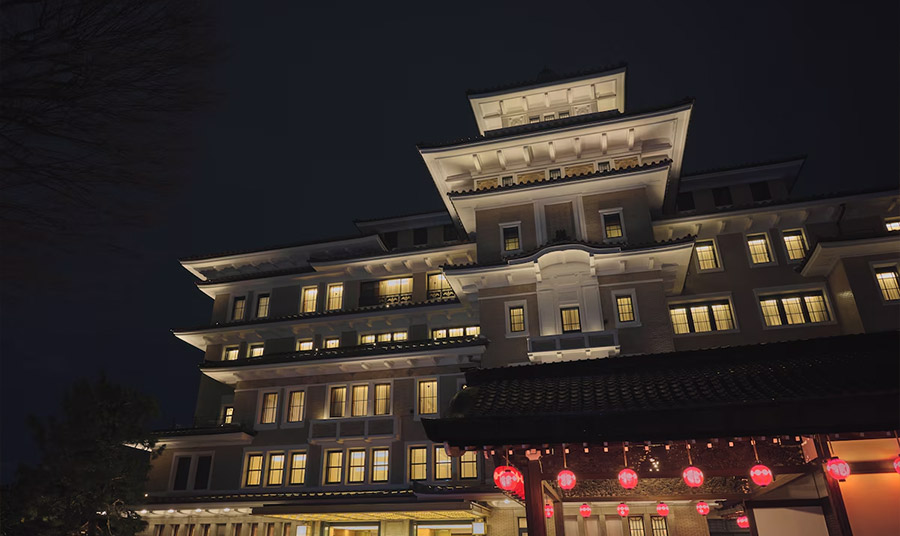 Εξωτερική άποψη του Imperial Hotel, Kyotο, φωτισμένο τη νύχτα
