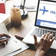 Κλείνετε τις διακοπές σας μέσω ίντερνετ; Δείτε τι πρέπει να προσέξετε!