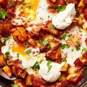Πικάντικες πατάτες με αβγά στον φούρνο και θα αναφωνήσετε Viva Espagna!