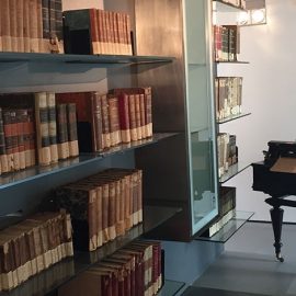 Η μία από τις δύο βιβλιοθήκες του Casa Artusi, ο διάσημος Ιταλός γαστρονόμος θεωρείται σήμερα ο πατέρας της σύγχρονης μαγειρικής