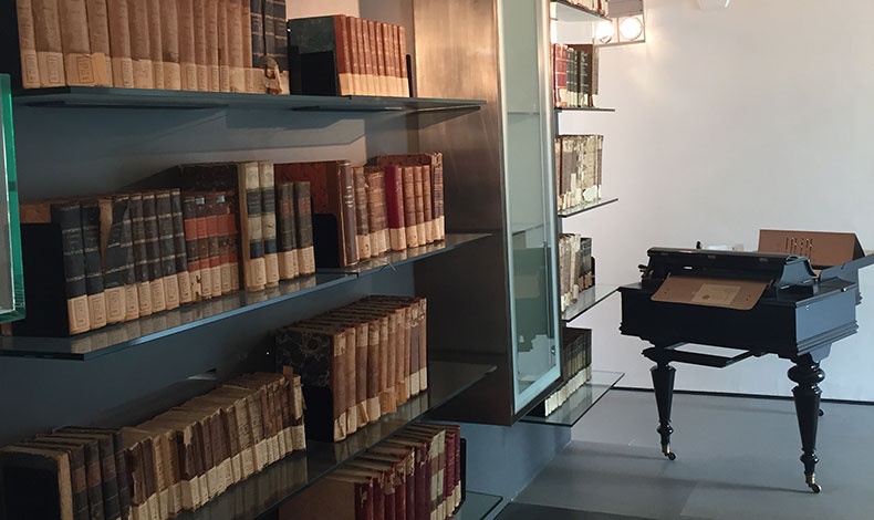 Η μία από τις δύο βιβλιοθήκες του Casa Artusi, ο διάσημος Ιταλός γαστρονόμος θεωρείται σήμερα ο πατέρας της σύγχρονης μαγειρικής