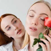 Εξερευνώντας τις 16 ιδιότητες της καλής αδελφής!