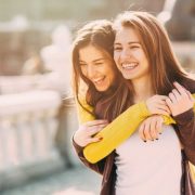 Πόσες ώρες χρειάζονται για να γίνετε οι καλύτερες φίλες;