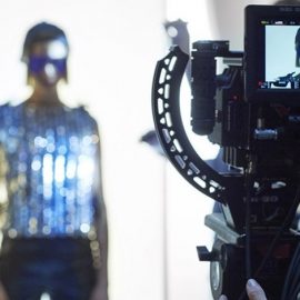 Από τη φωτογράφιση των γυαλιών ηλίου της Chanel με πρωταγωνίστρια την Cara Delenvigne