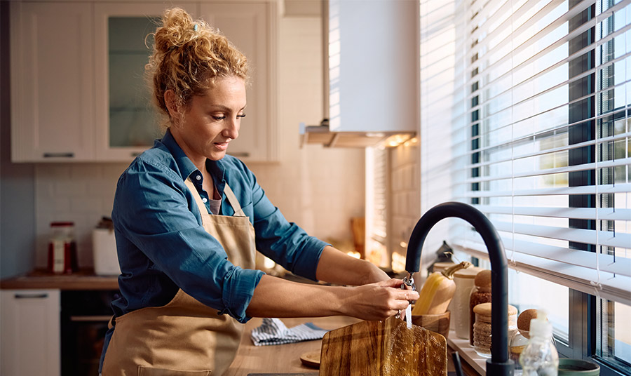 Η ψυχολογία των ανθρώπων που καθαρίζουν ενόσω μαγειρεύουν