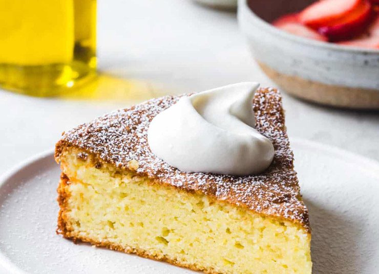 Κέικ με ελαιόλαδο, γιαούρτι και λεμόνι: Γλυκιά γεύση Ελλάδας!
