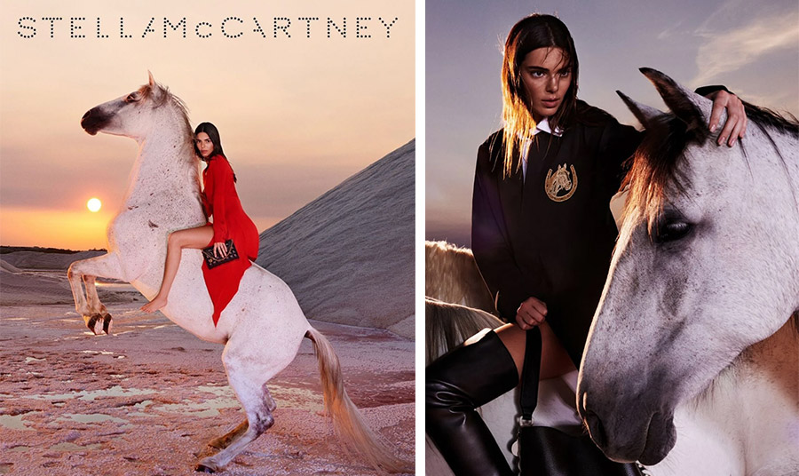 Η Kendall ιππεύει ξυπόλητη με ένα αέρινο κόκκινο φόρεμα, ενώ το λευκό άλογο σηκώνεται στα πίσω πόδια του με φόντο ένα γραφικό ηλιοβασίλεμα. Φωτογραφία: Harley Weir. // Ποζάροντας στη Γαλλία, η Kendall Jenner με λευκό άλογο. Φωτογραφία: Harley Weir.
