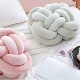 Σε παστέλ χρώματα και βελουτέ υφάσματα, τα Κnot pillows κατακτούν το κρεβάτι μας!