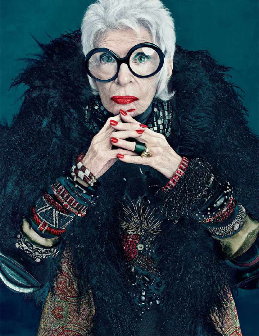 Το 2012, το fashion icon Iris Apfel, ηλικίας περίπου 90 ετών, συνεργάστηκε με την MAC Cosmetics για να δημιουργήσει μια σειρά από «αναμφισβήτητα τολμηρά» κραγιόν PHOTO MAC COSMETICS