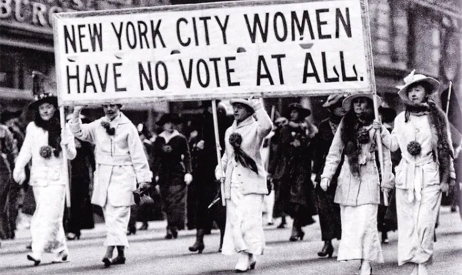 Σουφραζέτες πορεία στους δρόμους της Νέας Υόρκης 1912 PHOTO PUBLIC DOMAIN