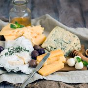 Πώς να κόψουμε το τυρί, ανάλογα με το είδος του!