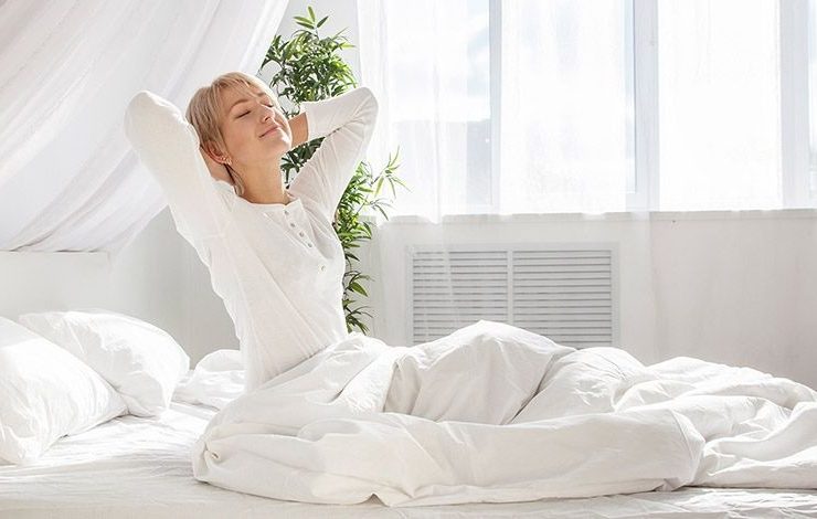 Για να απολαμβάνετε ένα καθαρό και υγιεινό περιβάλλον στο υπνοδωμάτιό σας, φροντίστε την ποιότητα του αέρα, την επιμελή καθαριότητα αλλά και την επιλογή του στρώματος και των μαξιλαριών