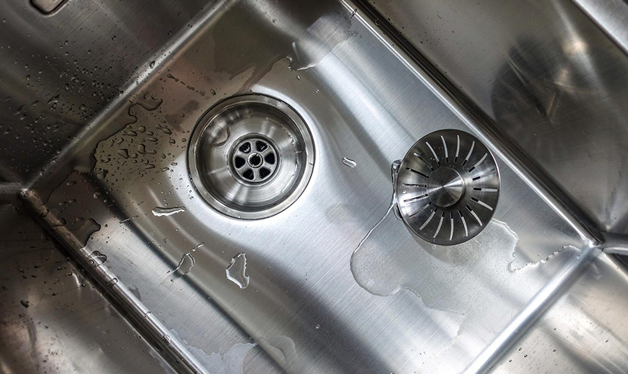 Πώς να ξεβουλώσετε μια αποχέτευση με μαγειρική σόδα και ξύδι