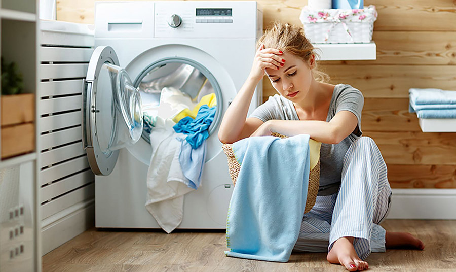 Έξι λάθη που κάνετε στο πλύσιμο των ρούχων στο πλυντήριο