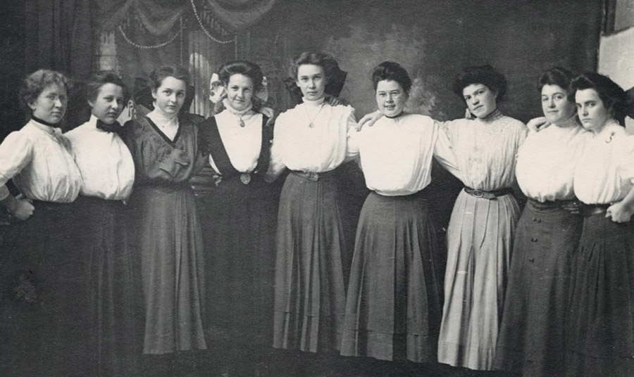 Φοιτήτριες στο River Falls Normal School, 1911 PHOTO LIBRARY UNIVERSITY WISCONSIN