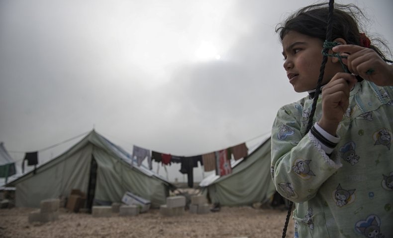 Το κοριτσάκι είναι Σύρια πρόσφυγας στην κοιλάδα Μπεκάα του Λιβάνου © Lynsey Addario