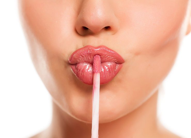 Lip Plumpers: Έτσι λειτουργούν πραγματικά τα προϊόντα που γεμίζουν τα χείλη