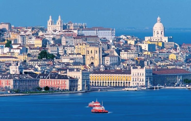 Άποψη της Λισαβόνας από τη θάλασσα