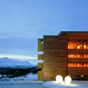 Στο κομψό χειμερινό θέρετρο Γιέμτλαντ, ένα ιδιαίτερο καταφύγιο για τους λάτρεις του σκι βρίσκεται σοφά τοποθετημένο σε ένα από τα πιο γνωστά χιονοδρομικά κέντρα της Σουηδίας