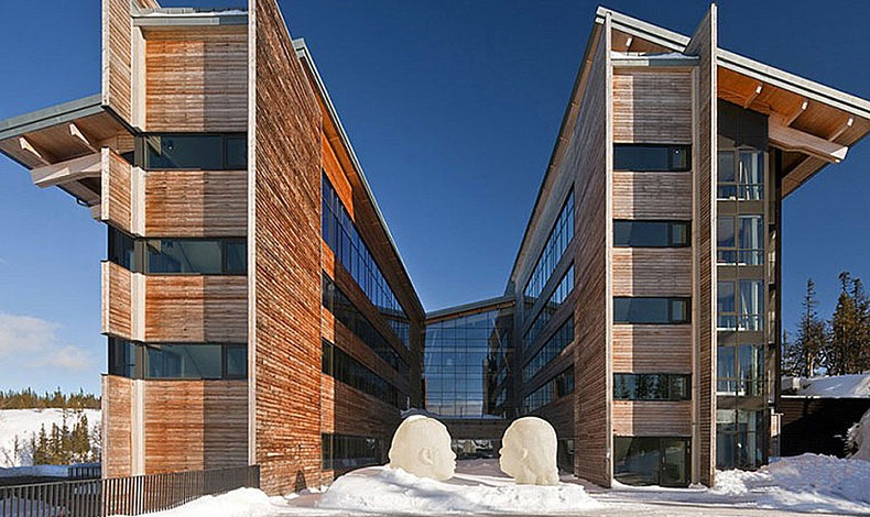 Σύγχρονο ντιζάιν και ζεστή ατμόσφαιρα με τη σφραγίδα του διάσημου Aμερικανού θρύλου της αρχιτεκτονικής Πίτερ Μπρόλιν