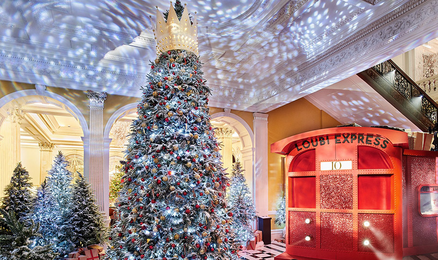 Claridge’s: Το υπέρκομψο χριστουγεννιάτικο δέντρο από τον Christian Louboutin