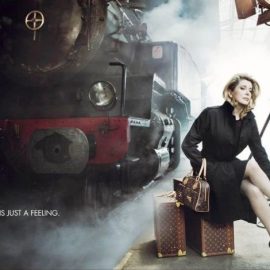 Η Κατρίν Ντενέβ σε παλαιότερη διαφήμιση για τη σειρά Monogram