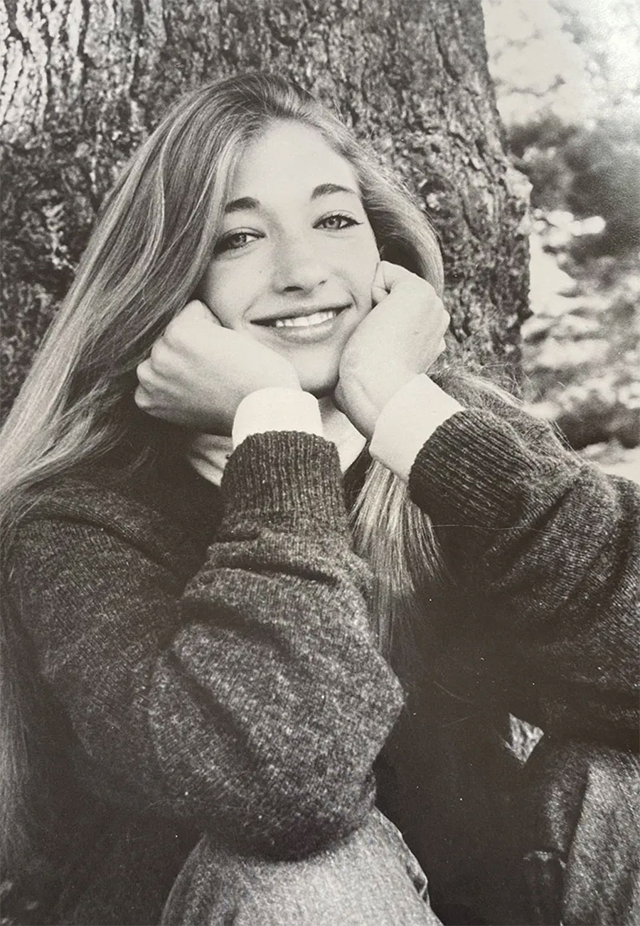 Carolyn Bessette Kennedy IMAGE SOURCE @allforcarolyn