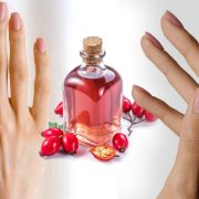 Νύχια σαν έλαιο αγριοτριανταφυλλιάς: Το πιο ρομαντικό ουδέτερο μανικιούρ