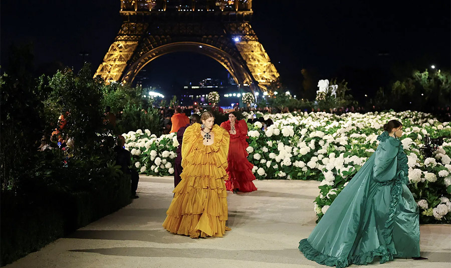 Από την επίδειξη άνοιξη-καλοκαίρι στο Παρίσι PHOTO SAINT LAURENT