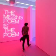 Φιλοσοφίες και ποιήματα στους εντυπωσιακούς χώρους του μουσείου ΜΑΧΧΙ, αφιερωμένους στη σύγχρονη Τέχνη