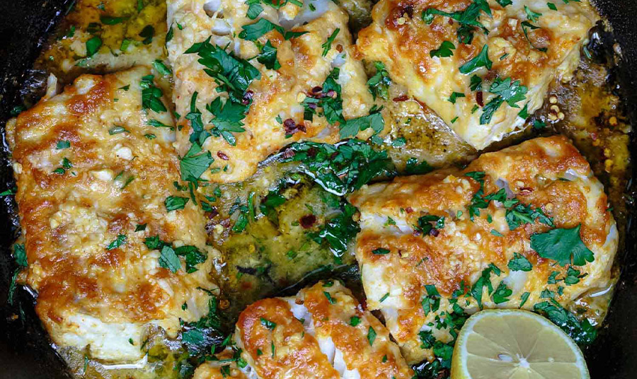 Συνταγή για μπακαλιάρο στον φούρνο με λεμόνι και σκόρδο