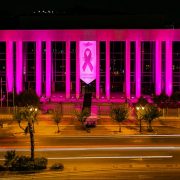 Το Μέγαρο Μουσικής Αθηνών φωτίστηκε ροζ